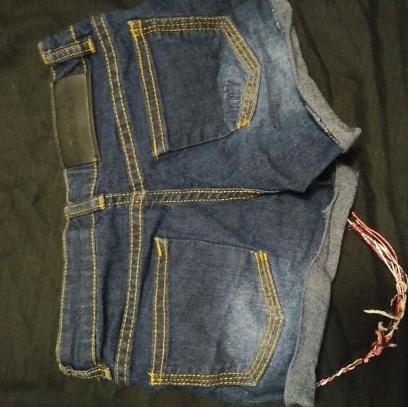 Shorts - Picture 3 of 3